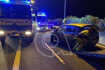 El motor de un vehículo sale despedido en un aparatoso accidente en la GC-1, a la altura de Telde/TA.